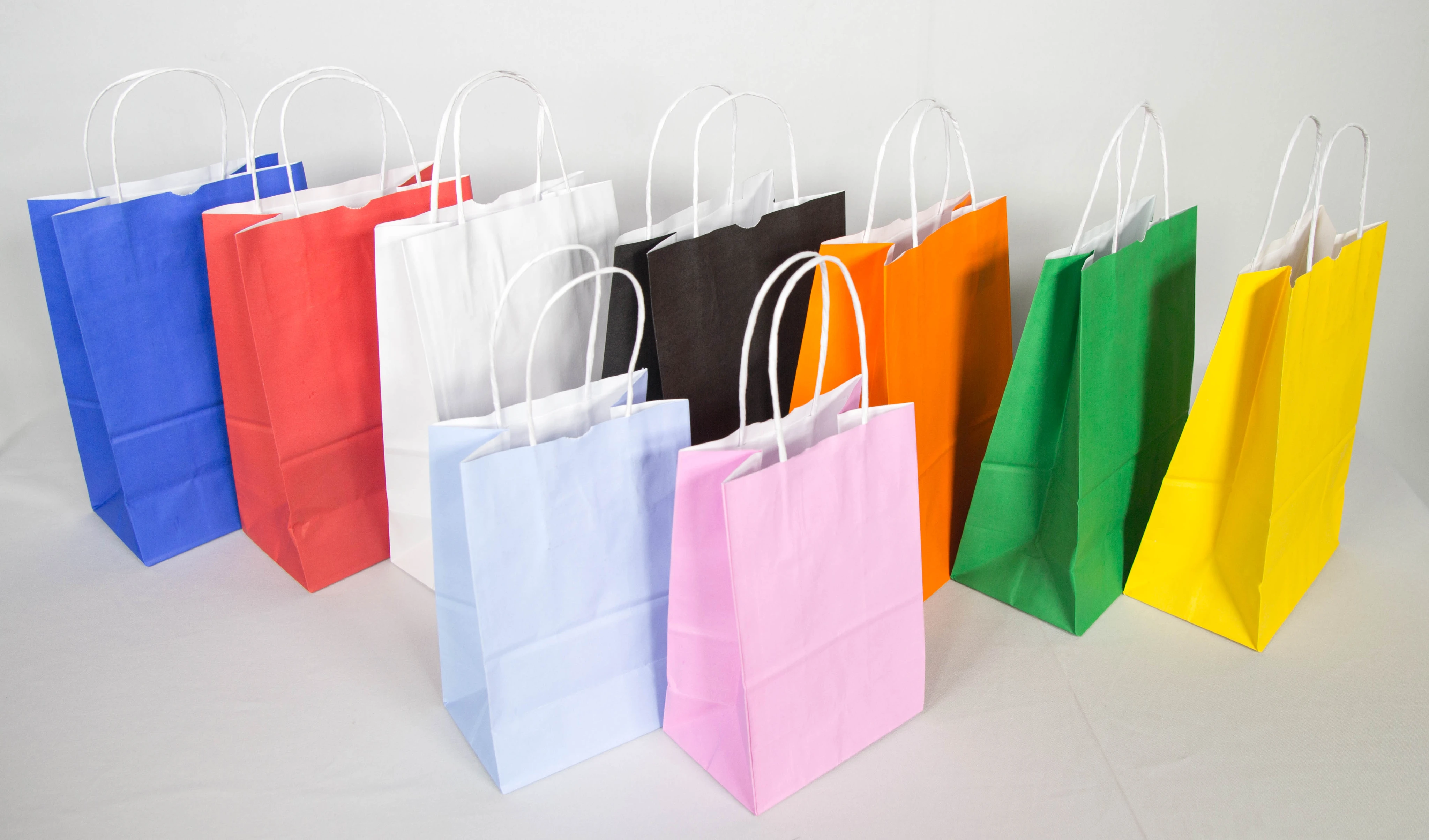 Sacolas de papel coloridas